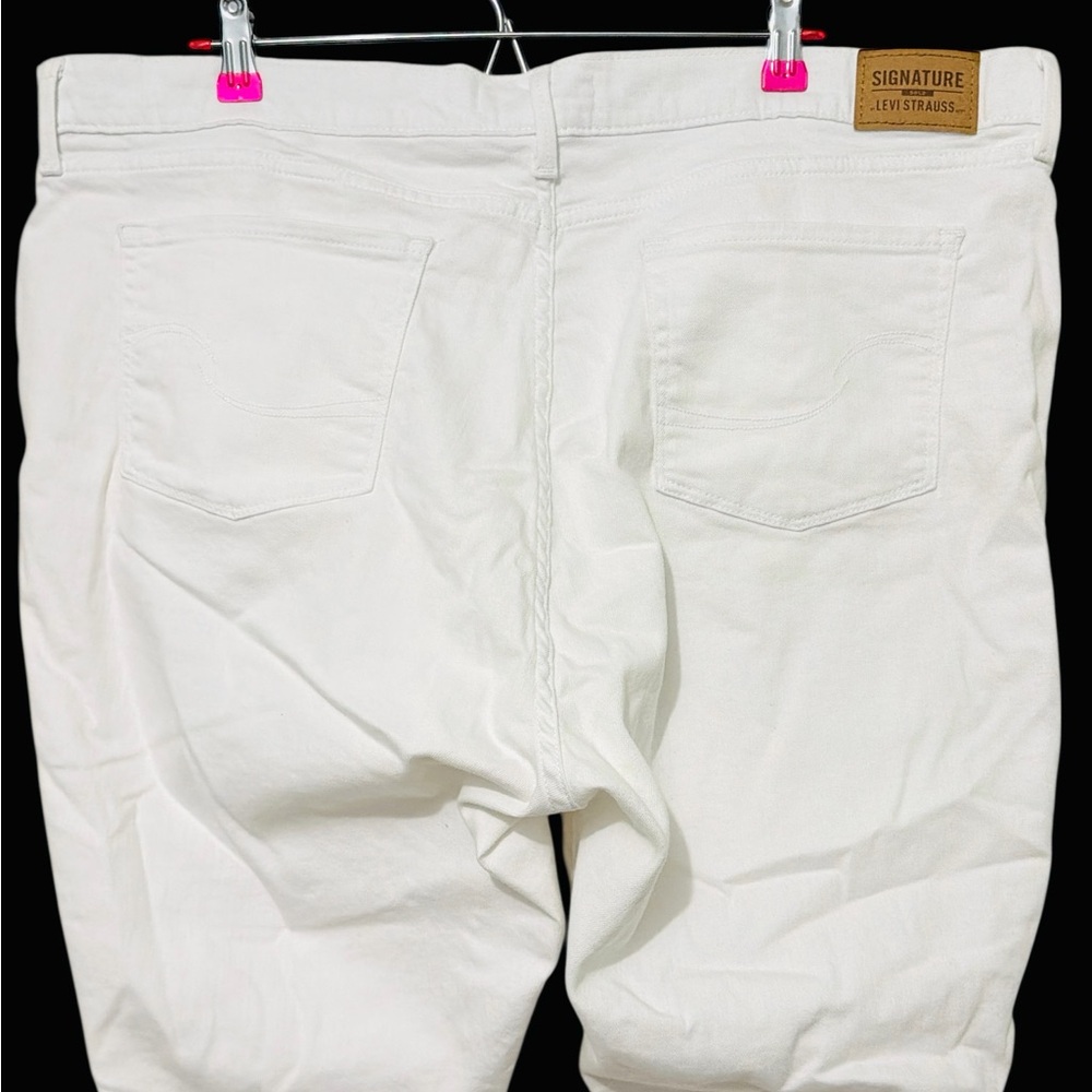 Levi Strauss Signature Gold MidRise Slim Fit Capri Stretch White Jean Plus Sz 24 - Picture 9 of 12